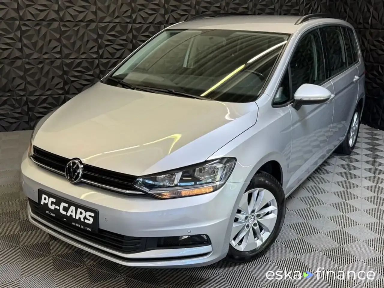 Lízing Hatchback Volkswagen Touran 2021