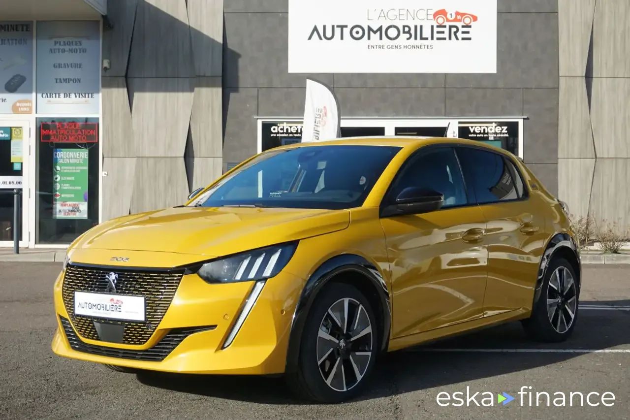 Lízing Hatchback Peugeot E-208 2022