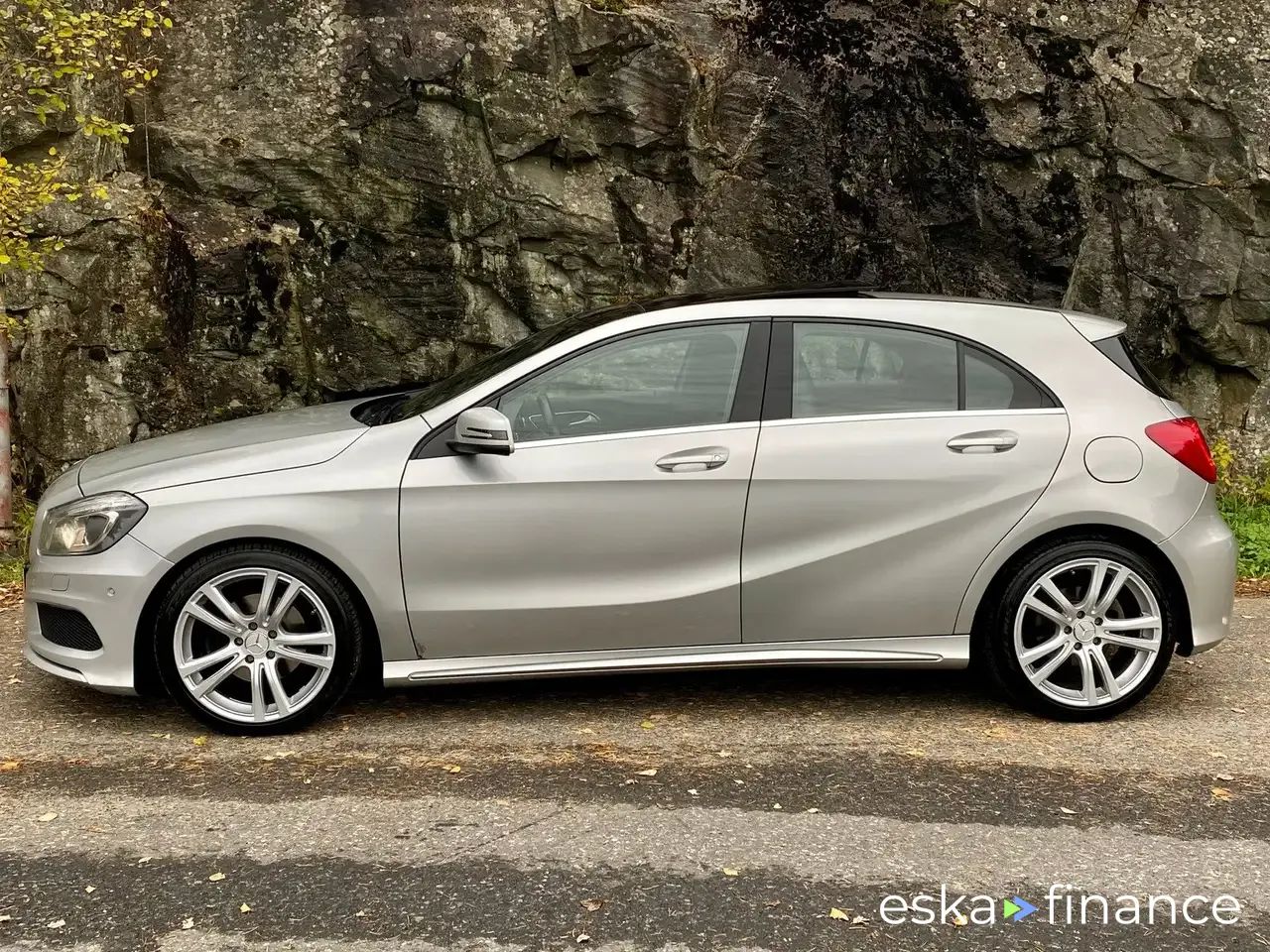 Lízing Hatchback MERCEDES A 180 2012