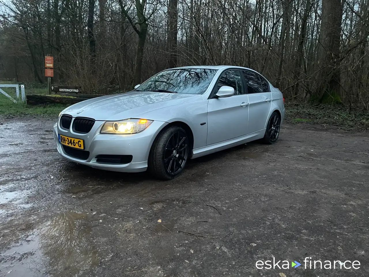 Finansowanie Sedan BMW 330 2010