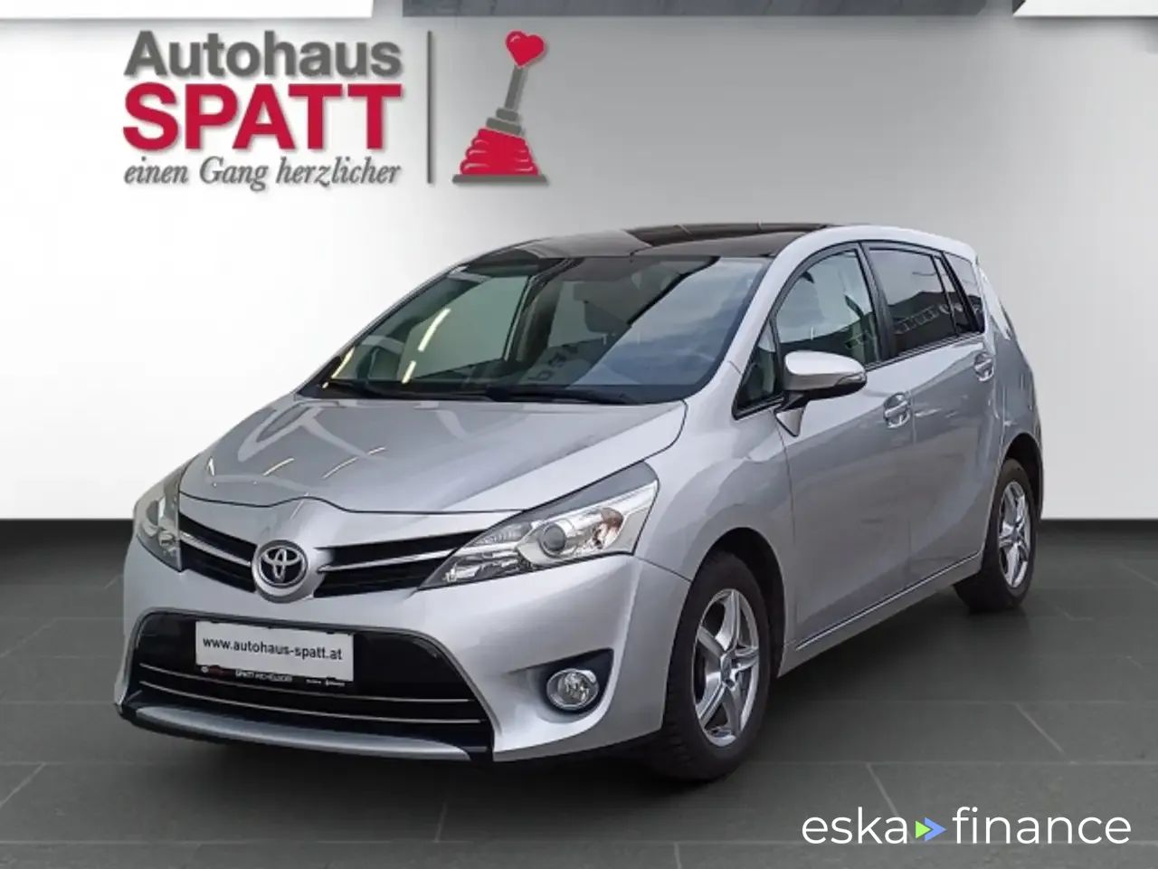 Lízing Hatchback Toyota Verso 2014
