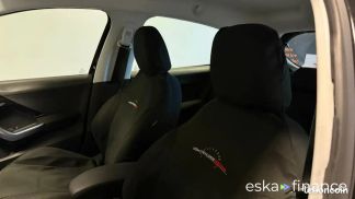 Lízing Hatchback Peugeot 208 2013