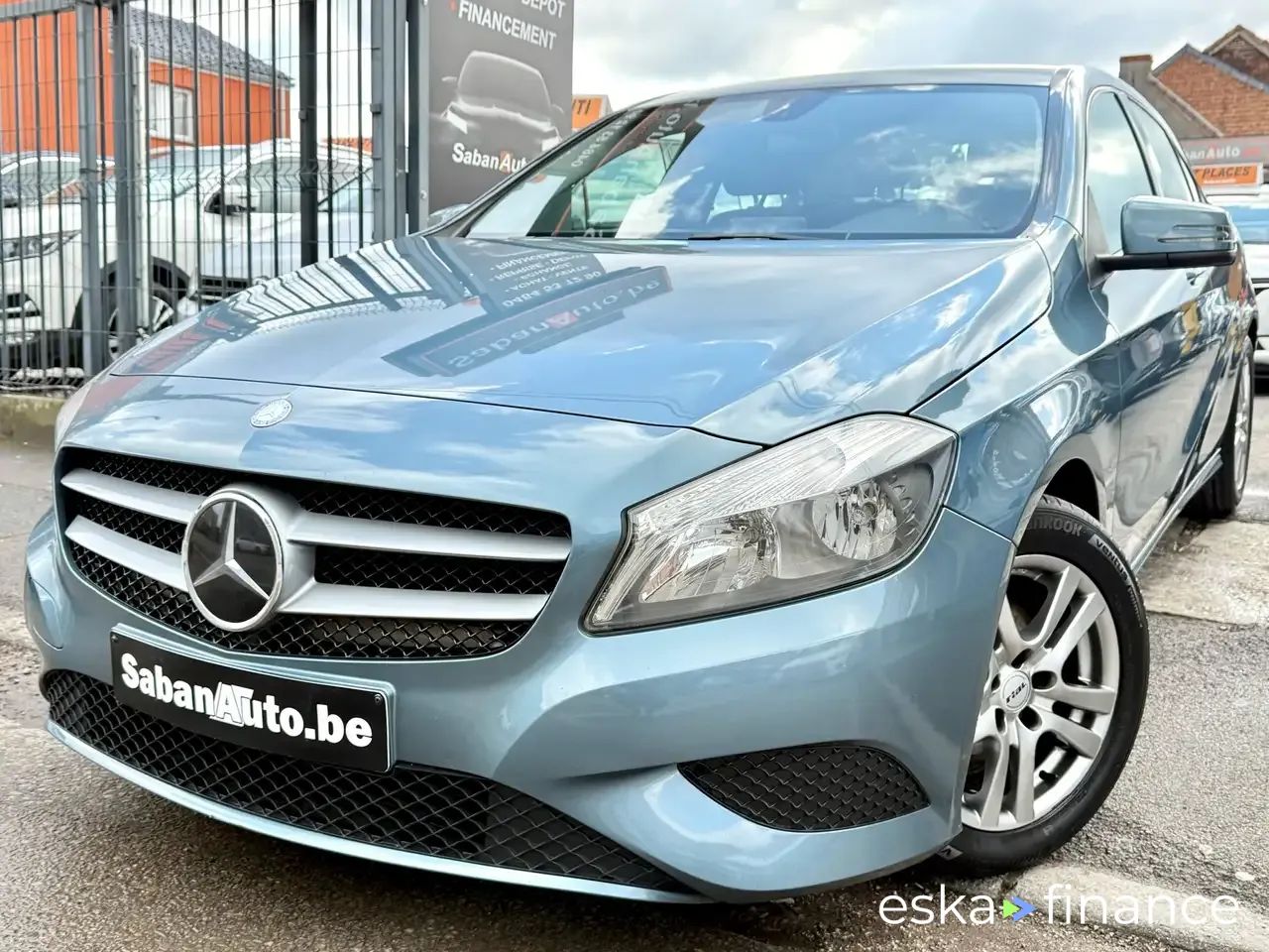 Lízing Sedan MERCEDES A 180 2014