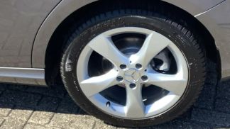 Lízing Hatchback MERCEDES B 180 2013