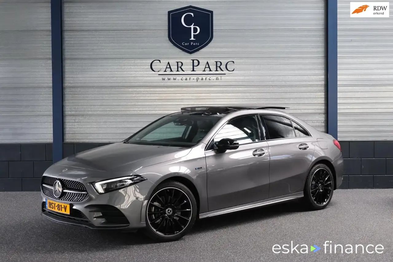 Lízing Sedan MERCEDES A 250 2020
