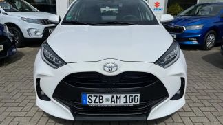 Lízing Sedan Toyota Yaris 2023