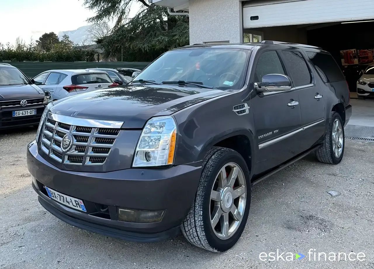 Lízing SUV Cadillac Escalade 2011