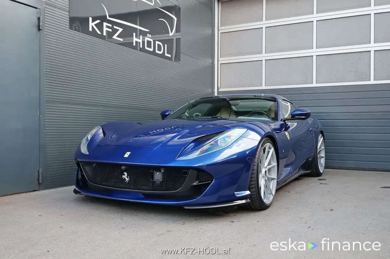 Finansowanie Zamienny Ferrari 812 2021