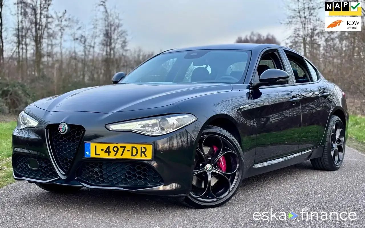 Financování Sedan Alfa Romeo Giulia 2018