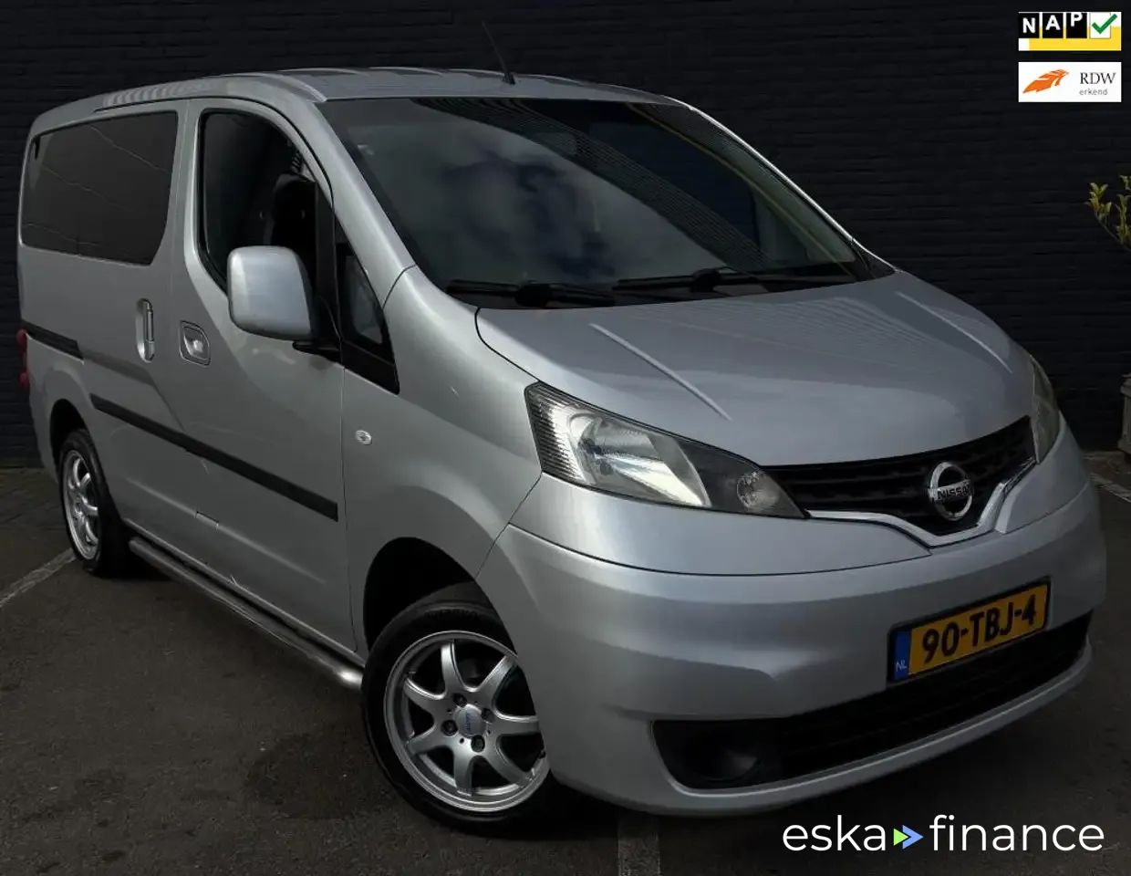 Leasing Hatchback Nissan Evalia 2011