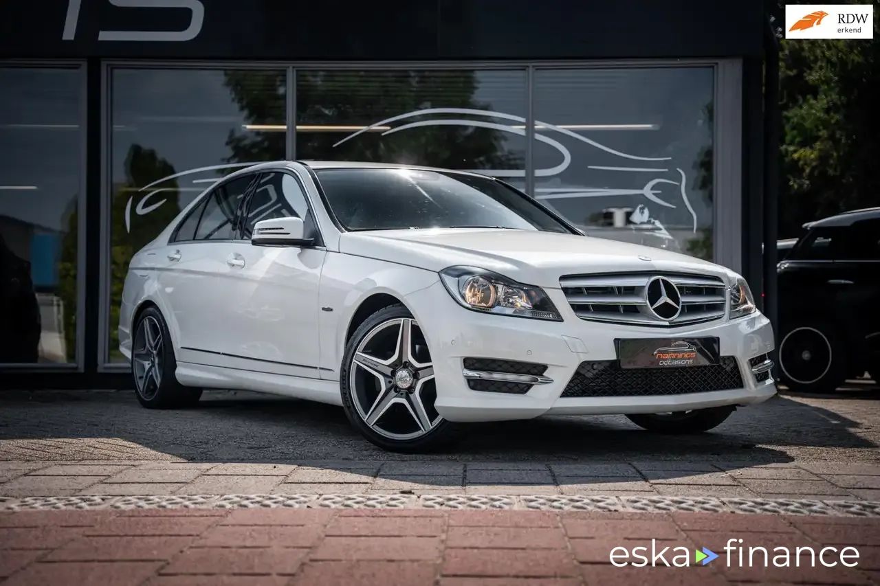 Sedan MERCEDES C 180 2011