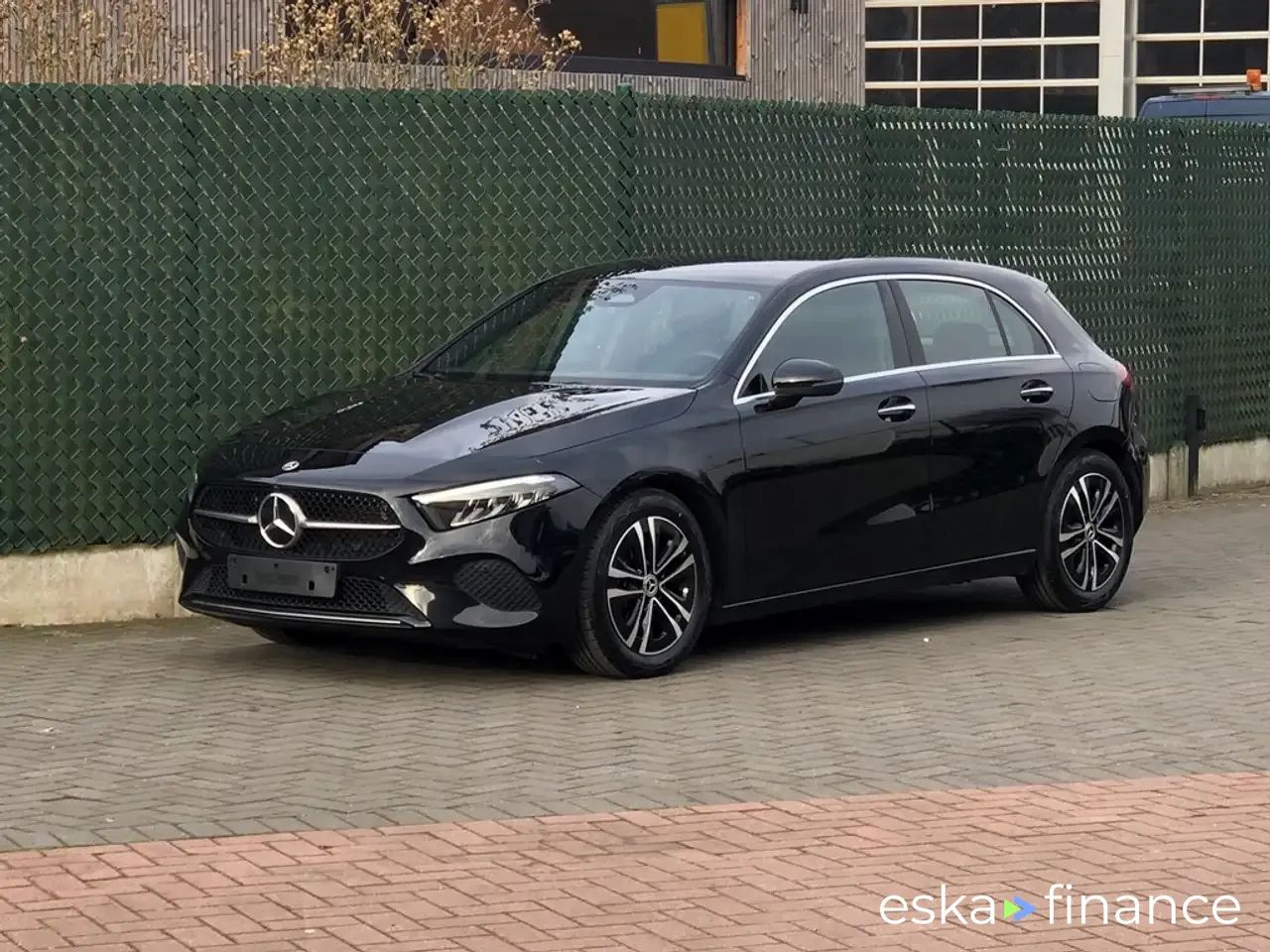 Lízing Hatchback MERCEDES A 180 2024