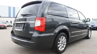 Lízing Hatchback Lancia Voyager 2012