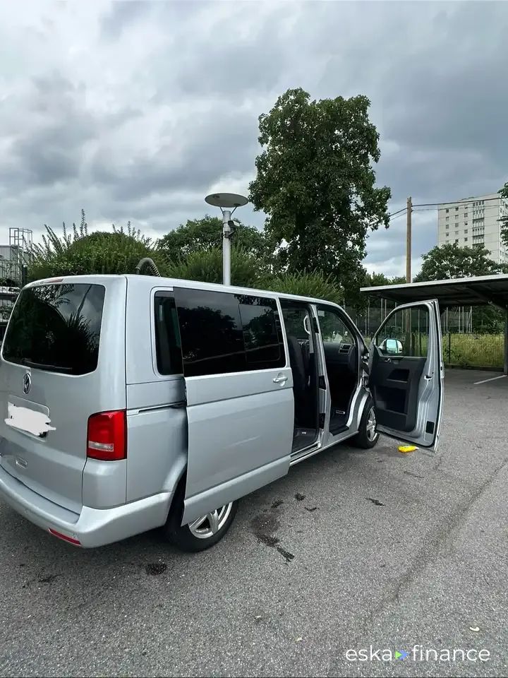 Leasing Le transport des passagers Volkswagen T5 Caravelle 2017