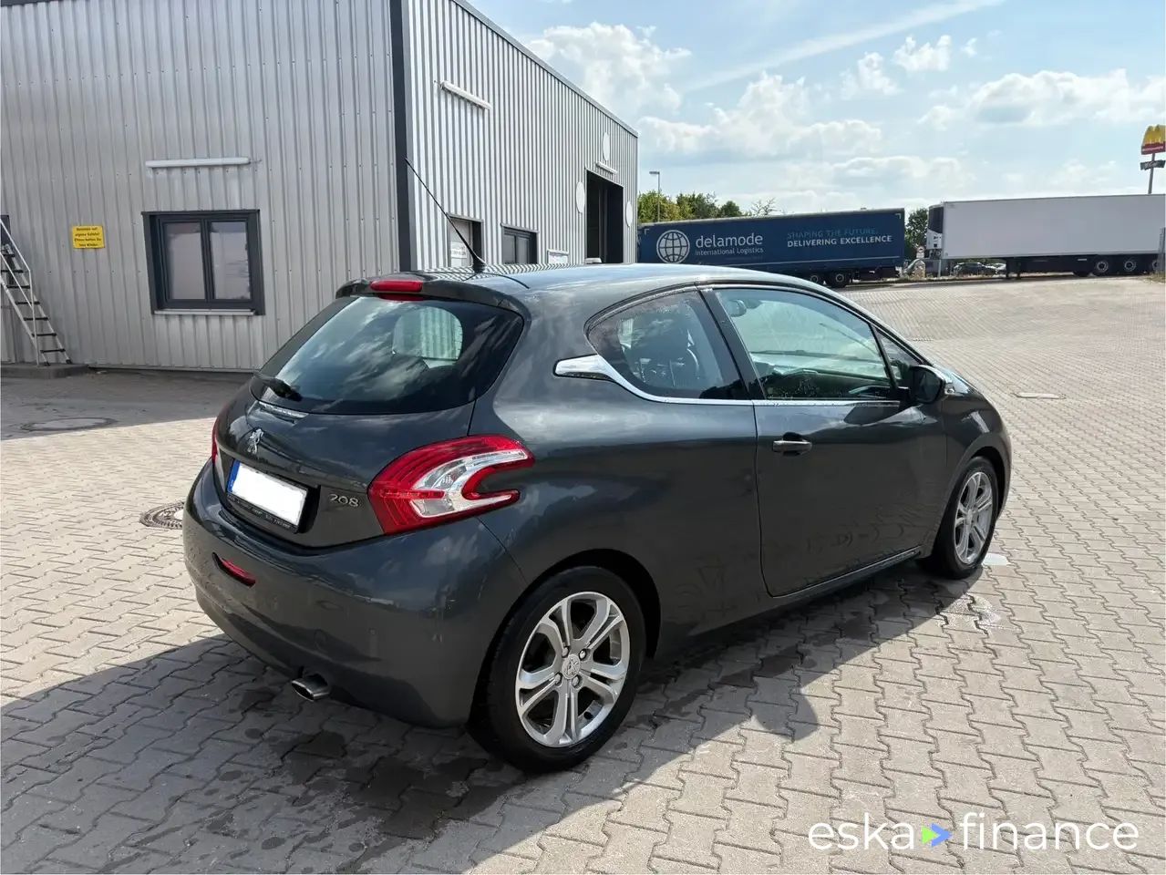 Lízing Sedan Peugeot 208 2013