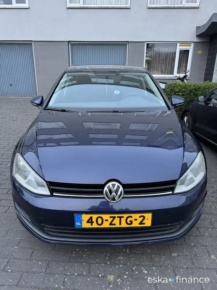 Lízing Sedan Volkswagen Golf 2013