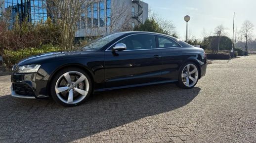 Audi RS5 2011
