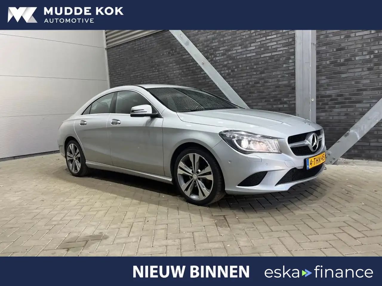 Lízing Sedan MERCEDES CLA 200 2013