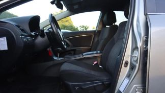 Lízing Sedan Toyota Avensis 2011
