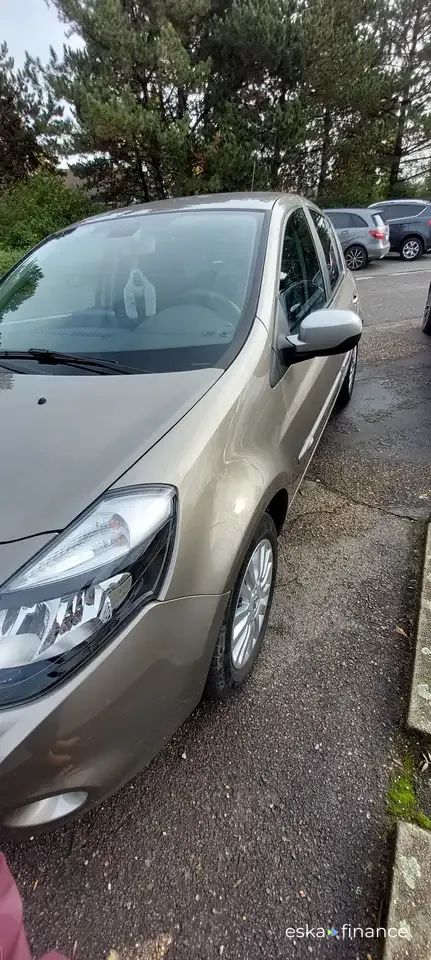 Sedan Renault Clio 2012