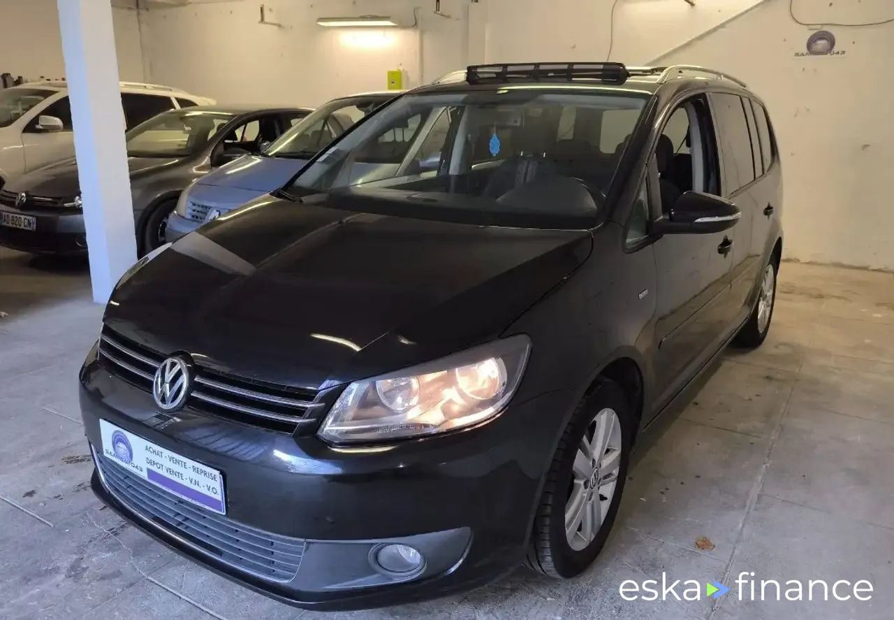 Leasing Le transport des passagers Volkswagen Touran 2012