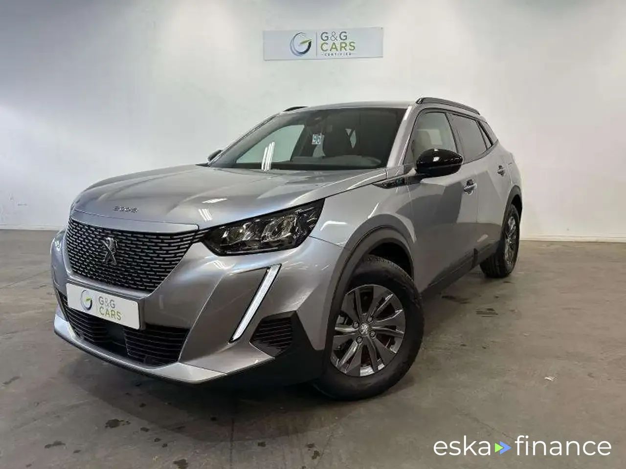 Lízing Sedan Peugeot E-2008 2023