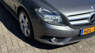 Lízing Hatchback MERCEDES B 180 2013