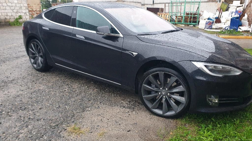 Tesla Model S 2018