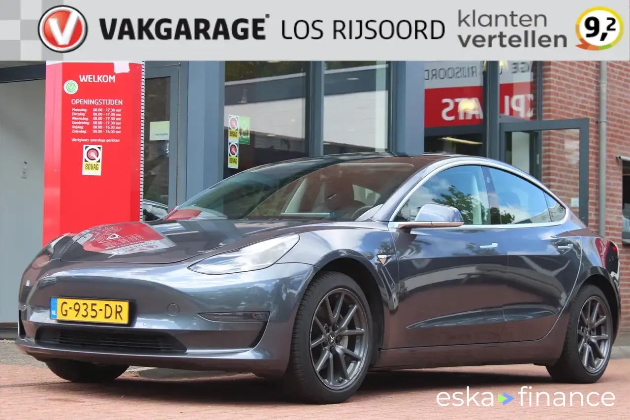 Lízing Sedan Tesla Model 3 2019