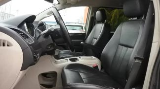 Lízing Hatchback Lancia Voyager 2012