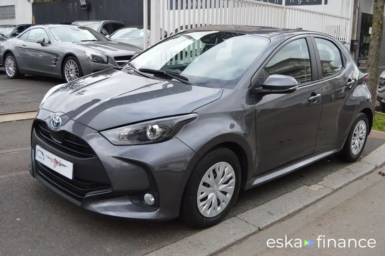 Leasing Sedan Toyota Yaris 2022