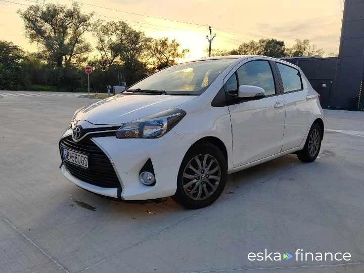 Lízing Hatchback Toyota Yaris 2016