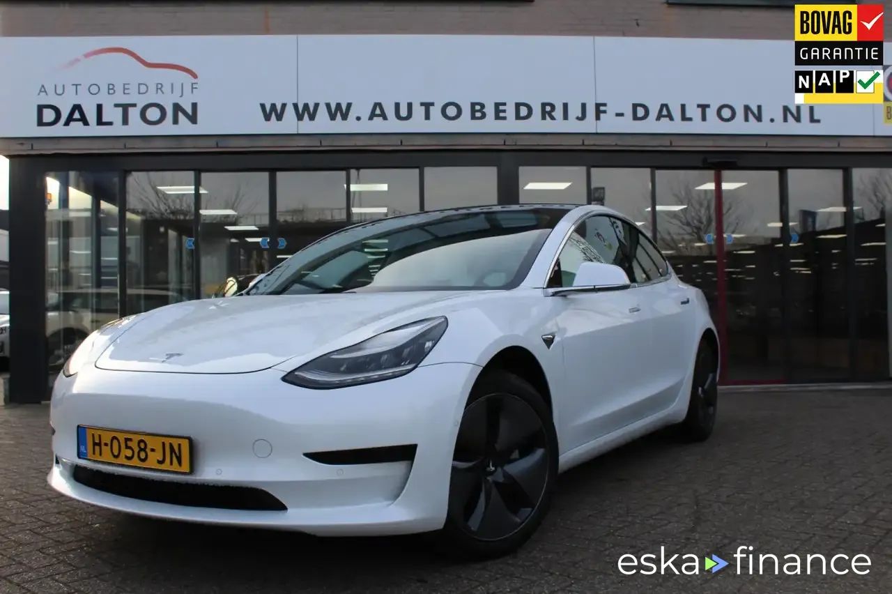 Financování Hatchback Tesla Model 3 2020