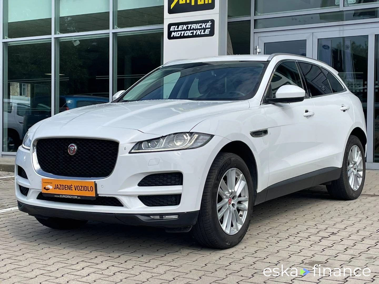 Lízing SUV Jaguar F-Pace 2016