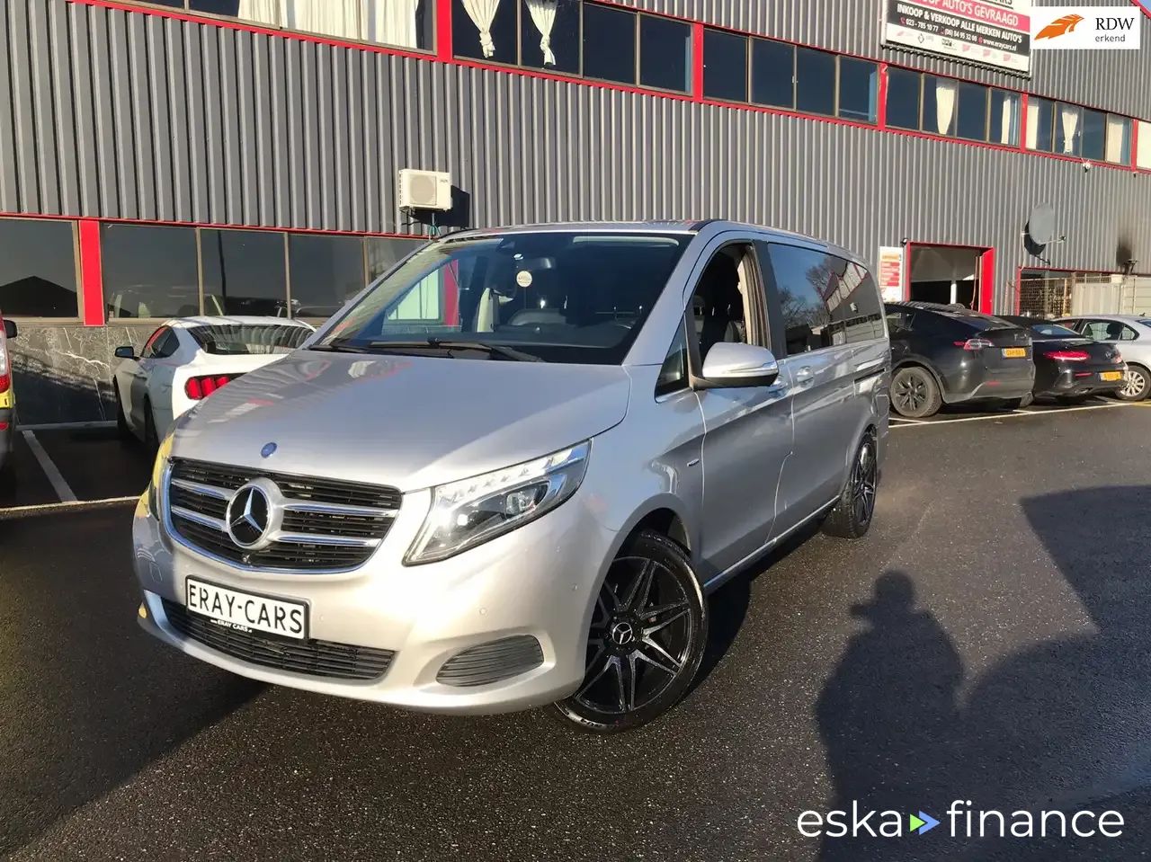 Leasing Hatchback MERCEDES V 220 2016