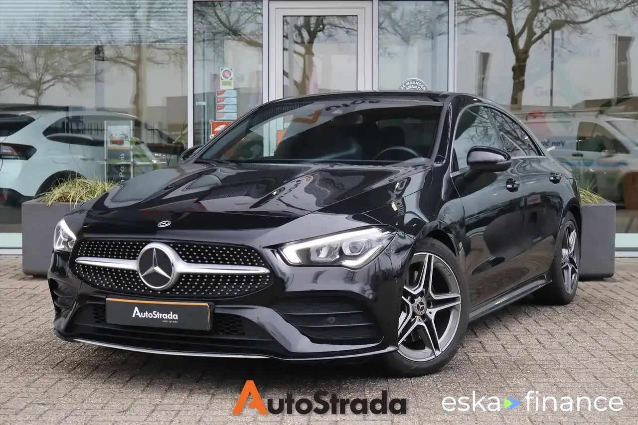 Lízing Sedan MERCEDES CLA 200 2020