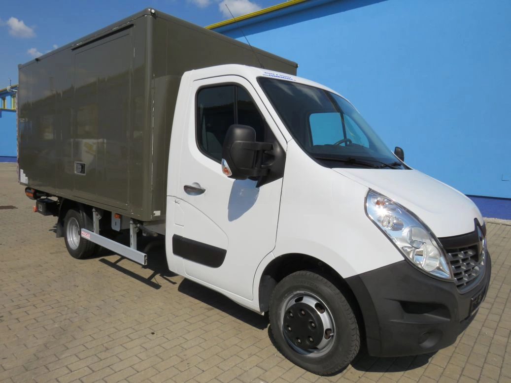 Specjalna ciężarówka Renault Master 2018