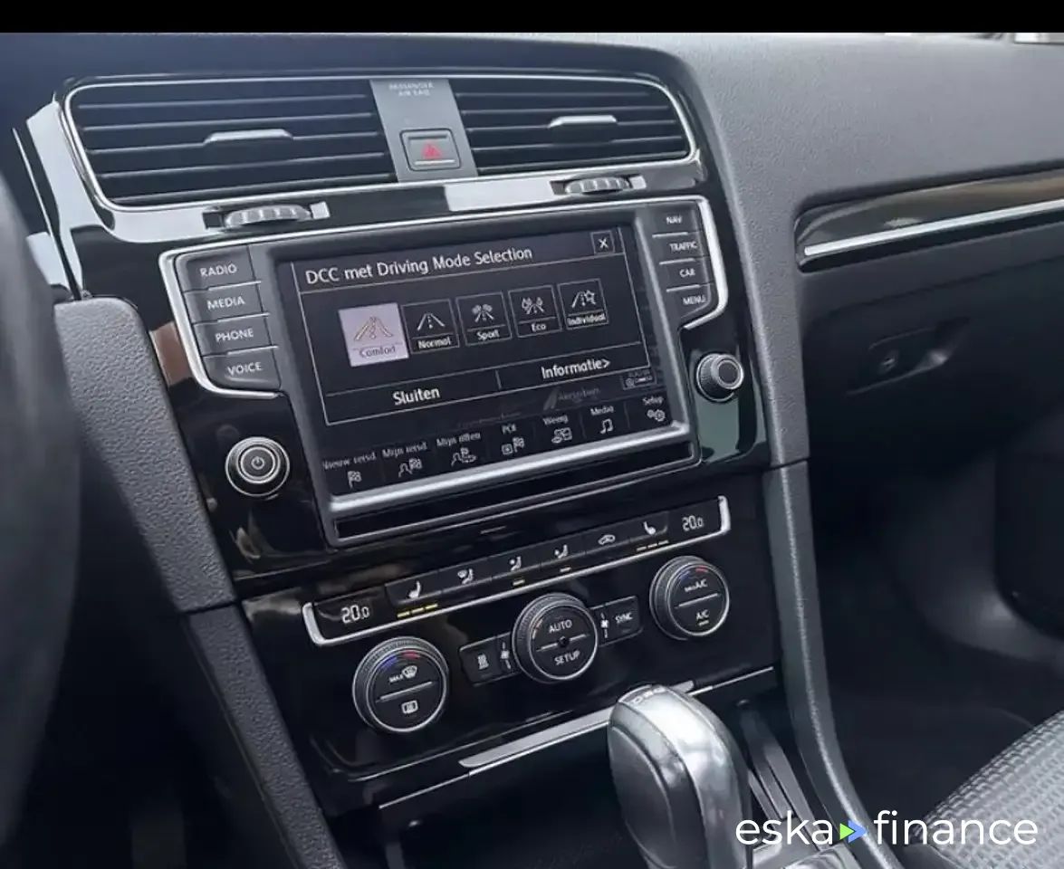 Lízing Sedan Volkswagen Golf 2013