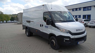 Zamknięta ciężarówka Iveco DAILY 2017