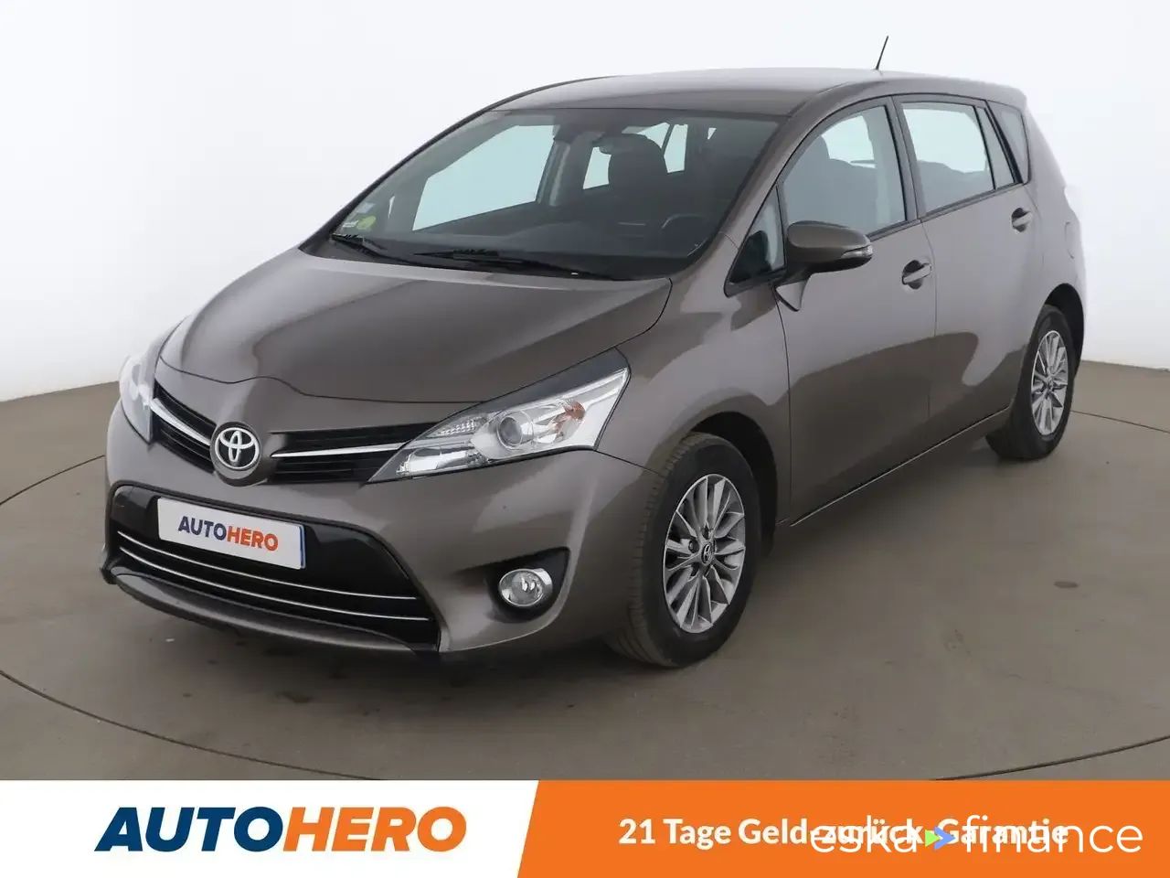 Leasing Hatchback Toyota Verso 2016