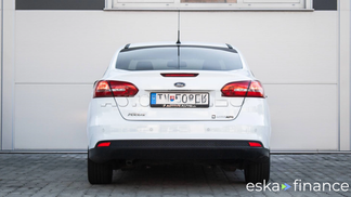 Lízing Sedan Ford Focus 2016