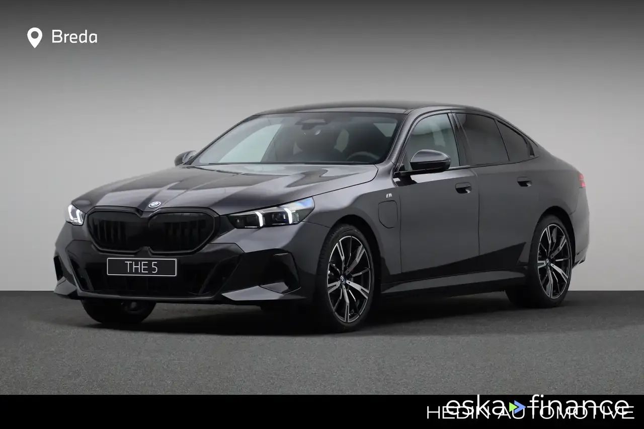 Lízing Sedan BMW 530 2024