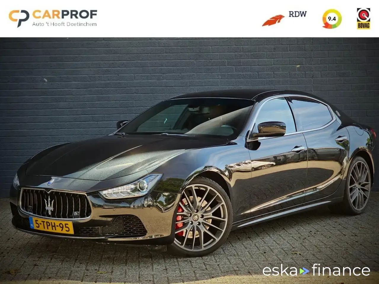 Lízing Sedan Maserati Ghibli 2014