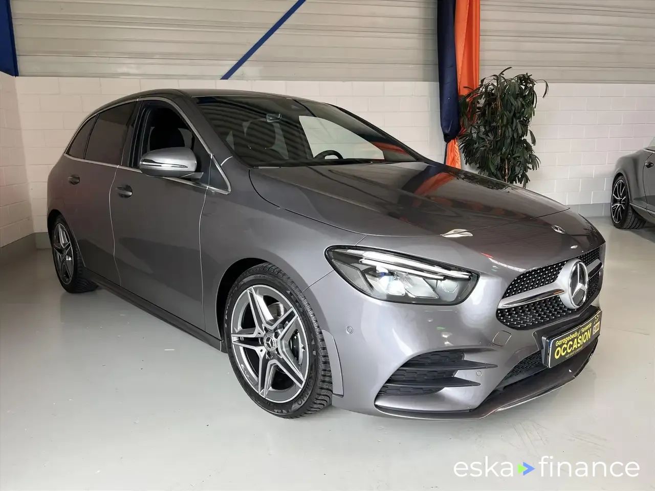 Lízing Hatchback MERCEDES B 180 2019