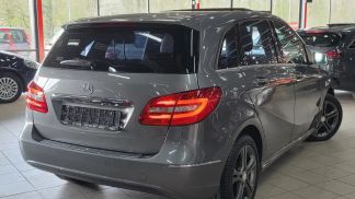 Lízing Hatchback MERCEDES B 180 2014