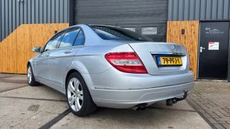 Lízing Sedan MERCEDES C 180 2011
