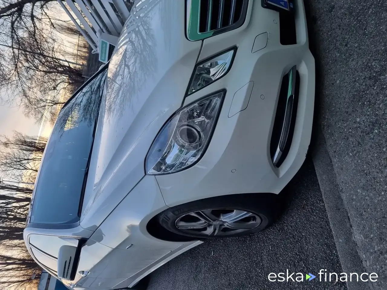 Lízing Sedan MERCEDES E 220 2011