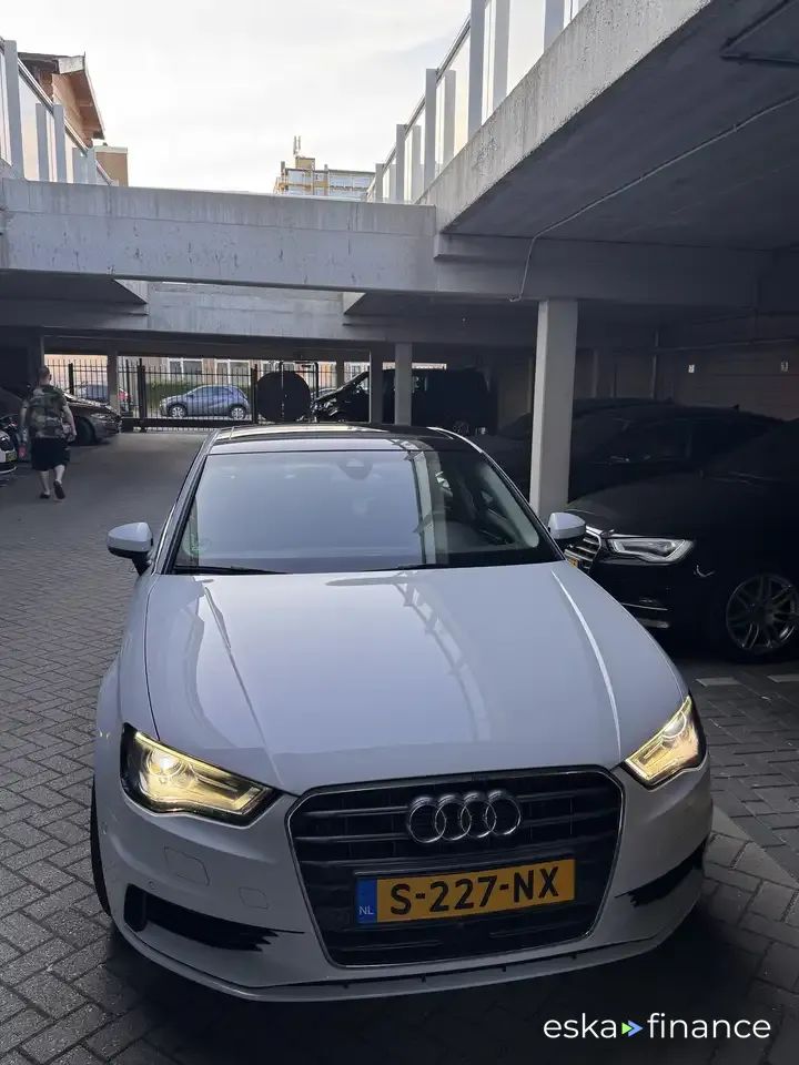 Lízing Sedan Audi A3 2014