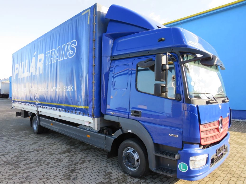 Finansowanie Specjalna ciężarówka Mercedes-Benz Atego 2015