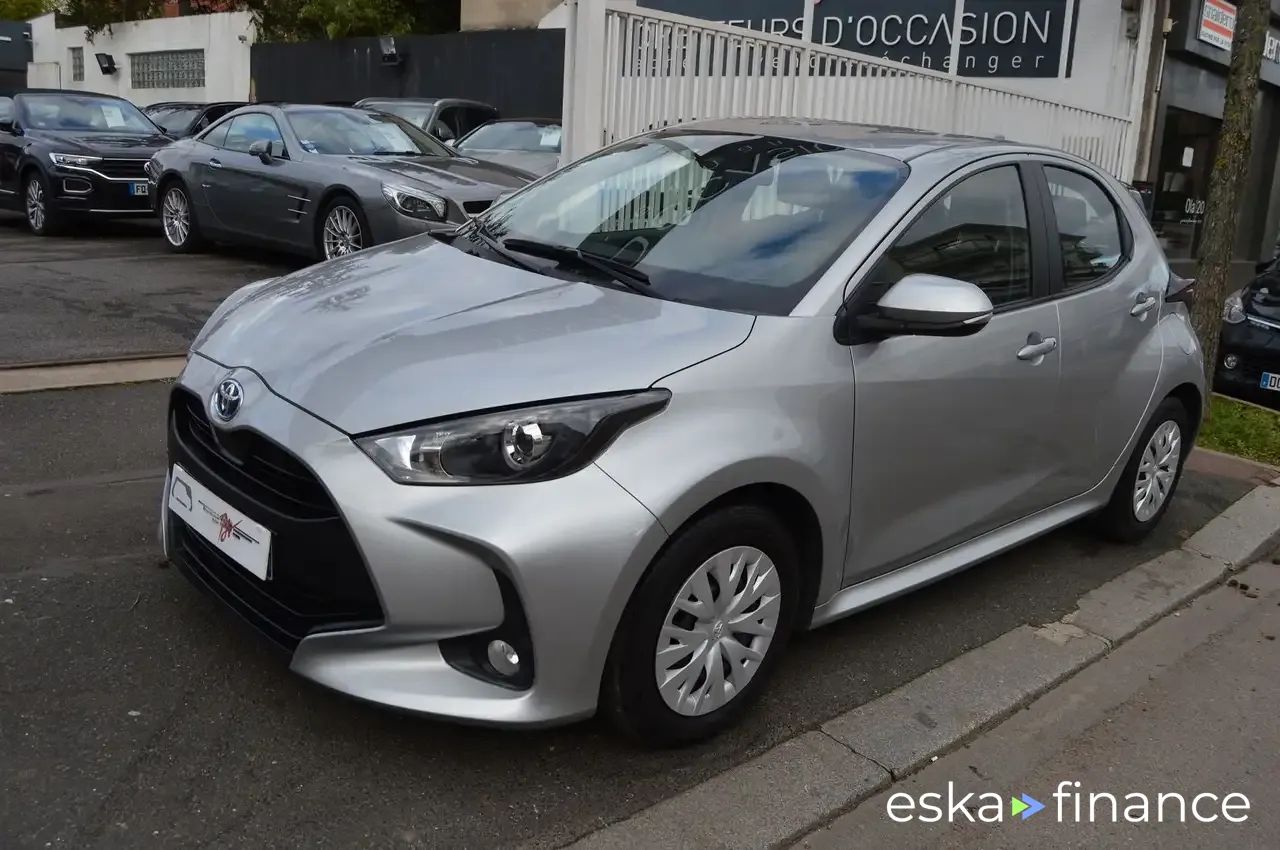 Leasing Sedan Toyota Yaris 2022